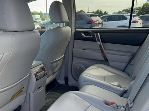 Used 2013 Toyota Highlander Limited AWD/4WD image 40