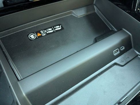 New 2025 Chevrolet Suburban Premier image 29