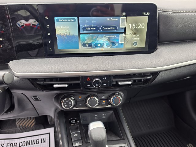Certified 2025 Nissan Kicks SV AWD/4WD image 12