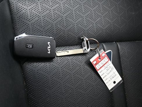 Used 2023 Kia Sorento S w/ Panoramic Sunroof Package image 31