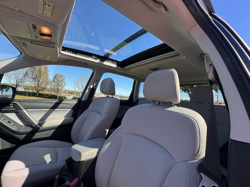 Used 2018 Subaru Forester 2.5i Premium w/ All-Weather Package image 22