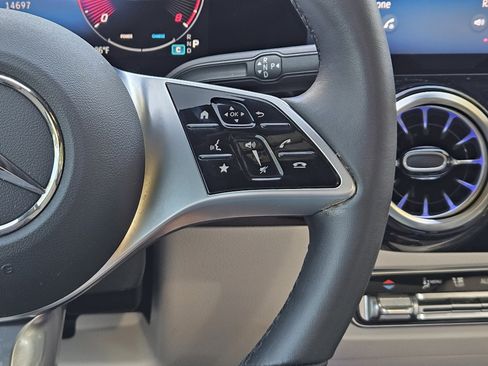 Used 2025 Mercedes-Benz GLA 250 image 29