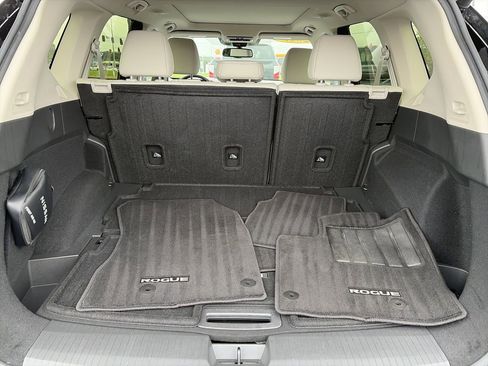 Certified 2025 Nissan Rogue SL w/ Tech Package FWD image 10