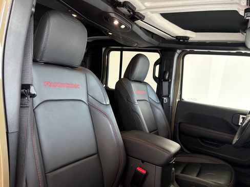 Used 2025 Jeep Gladiator Rubicon AWD/4WD image 39