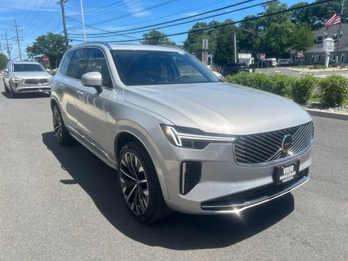 Certified 2025 Volvo XC90 B6 Plus AWD/4WD image 6