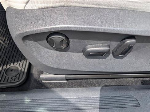 Used 2022 Volkswagen Tiguan SE w/ Panoramic Sunroof Package FWD image 28