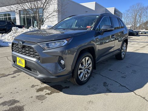Used 2020 Toyota RAV4 XLE Premium image 1
