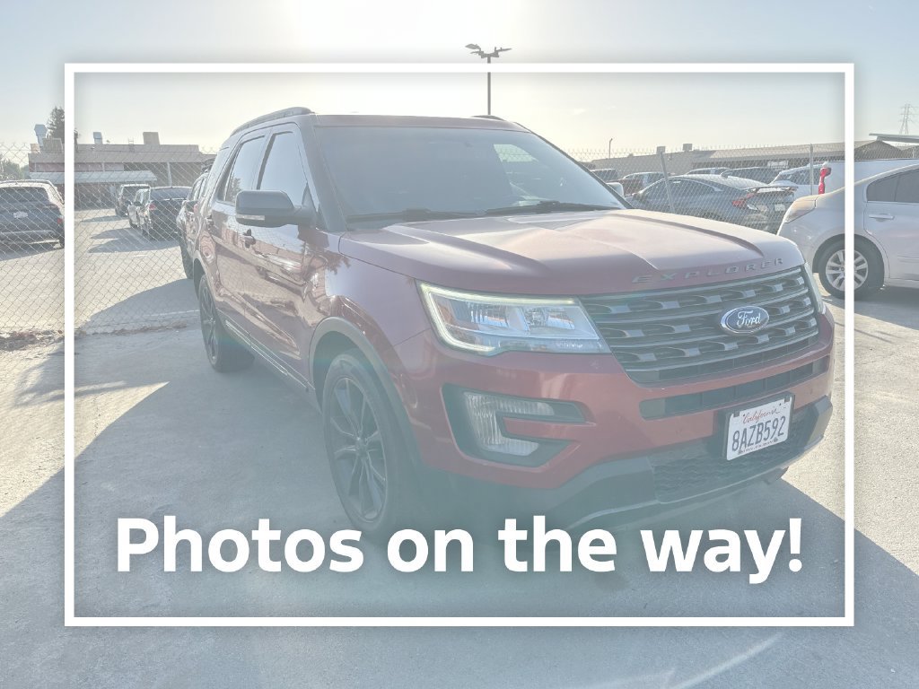 Used 2017 Ford Explorer XLT w/ Equipment Group 202A FWD image 1