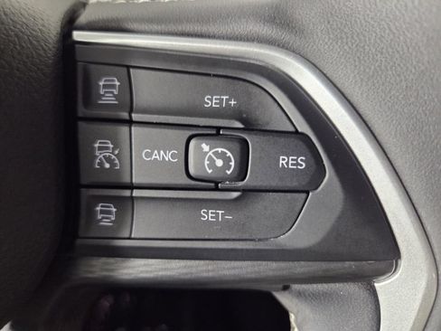Used 2023 Jeep Grand Cherokee L Laredo RWD image 18