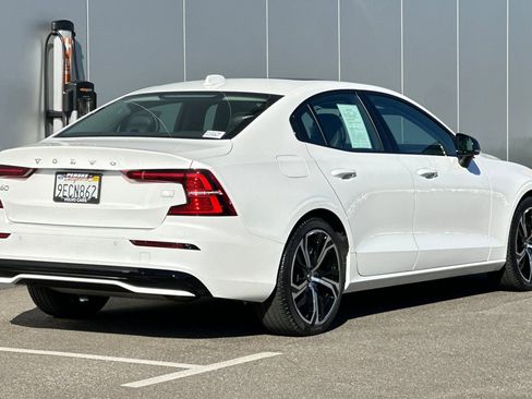 Used 2023 Volvo S60 T8 Core image 5