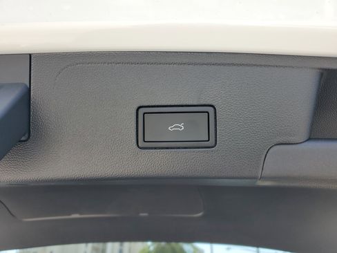 New 2026 Volkswagen Atlas Cross Sport SE image 9