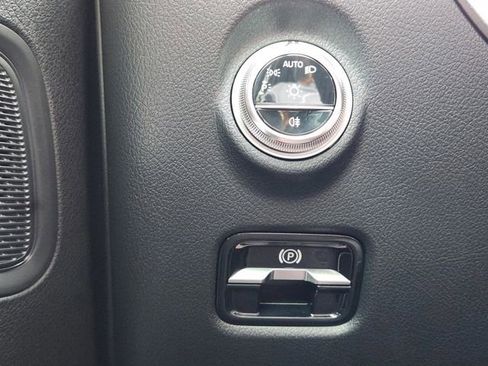 Used 2025 Mercedes-Benz C 300 Sedan image 14