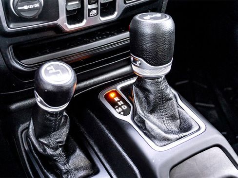 Used 2021 Jeep Wrangler Unlimited Sport image 25