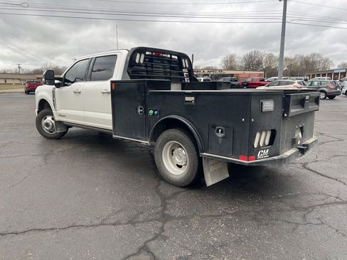 Used 2024 Ford F350 Platinum w/ FX4 Off-Road Package image 5