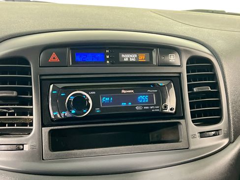 Used 2010 Hyundai Accent Hatchback image 26