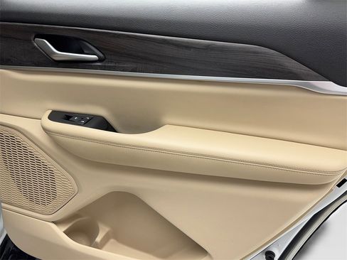 Used 2024 Jeep Grand Cherokee L Limited w/ Black Appearance Package image 51