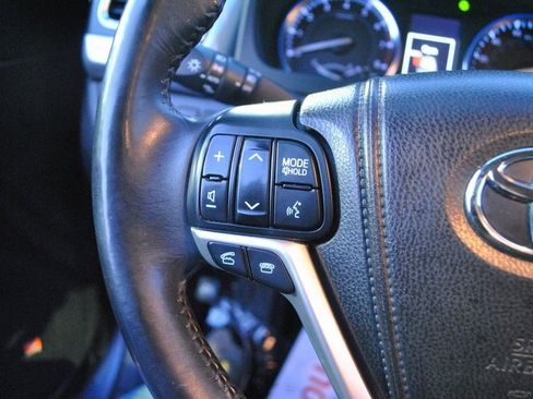 Used 2014 Toyota Highlander Limited image 24