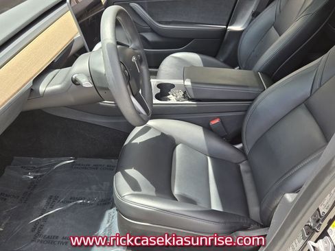 Used 2023 Tesla Model 3 Standard Range image 11