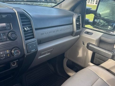 Used 2018 Ford F250 XL w/ Power Equipment Group RWD image 9