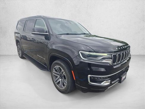Used 2023 Jeep Wagoneer L Series II AWD/4WD image 3