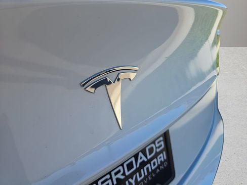 Used 2023 Tesla Model 3 Standard Range image 9