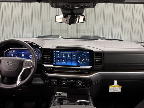 Used 2026 Chevrolet Silverado 1500 LT Trail Boss w/ LT Trail Boss Premium Package AWD/4WD image 36