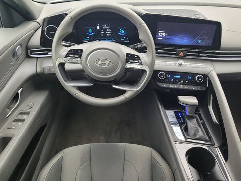 Used 2025 Hyundai Elantra SEL FWD image 22