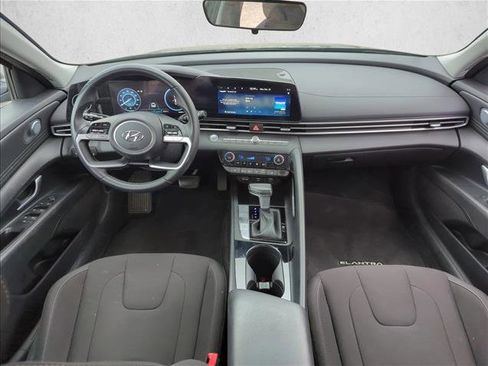 Used 2023 Hyundai Elantra SEL w/ Convenience Package image 14