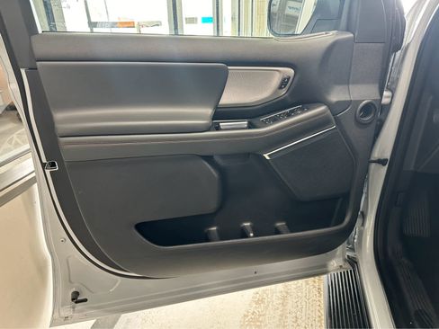 Used 2025 Ford Expedition Active image 17