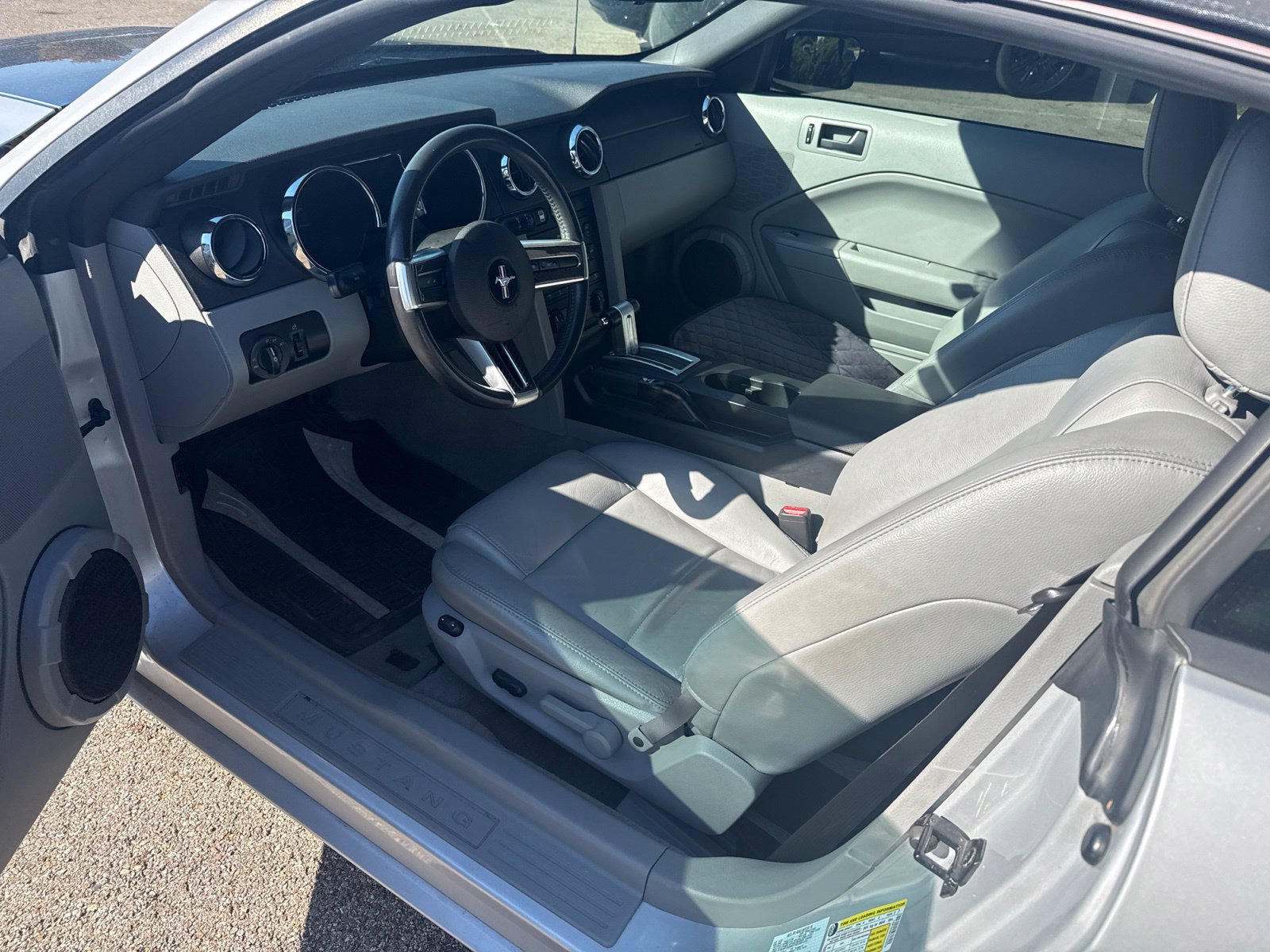Used 2007 Ford Mustang Convertible RWD image 9