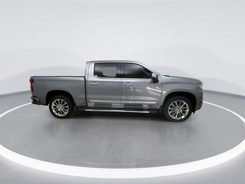 Used 2024 Chevrolet Silverado 1500 High Country w/ High Country Premium Package AWD/4WD image 2
