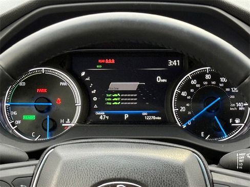 Used 2022 Toyota Venza XLE image 28