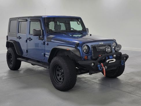 Used 2010 Jeep Wrangler Unlimited Sport image 2