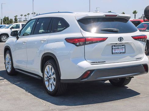 Used 2023 Toyota Highlander Limited FWD image 7