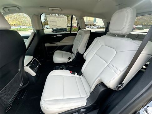 New 2026 Lincoln Aviator AWD image 23