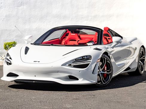 Used 2024 McLaren 750S Spider image 1