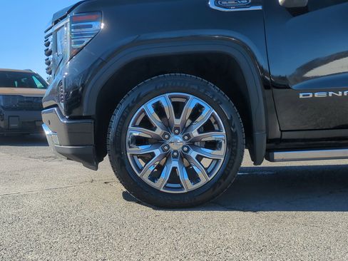 Used 2023 GMC Sierra 1500 Denali w/ Denali Reserve Package AWD/4WD image 16