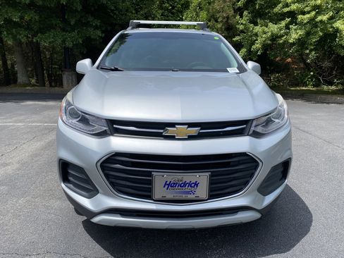 Used 2018 Chevrolet Trax LT w/ LT Convenience Package AWD/4WD image 3