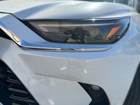 Used 2024 Toyota Grand Highlander AWD image 9