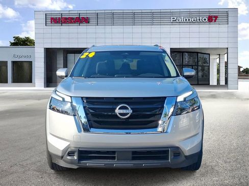 Certified 2024 Nissan Pathfinder SV FWD image 2