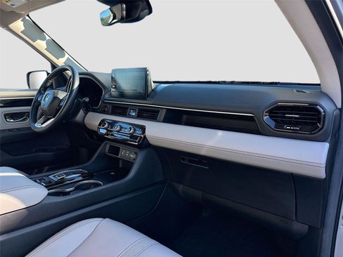 Certified 2024 Honda Pilot Touring image 36