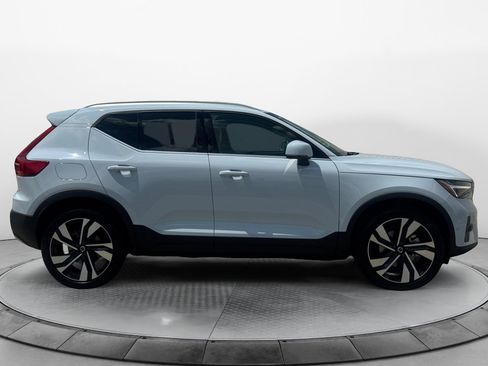Certified 2025 Volvo XC40 B5 Ultra AWD/4WD image 8