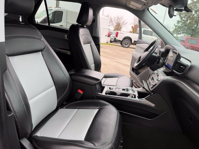 Used 2024 Ford Explorer XLT w/ Equipment Group 202A AWD/4WD image 38