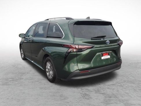 Certified 2025 Toyota Sienna XLE w/ XLE Plus Package AWD/4WD image 5