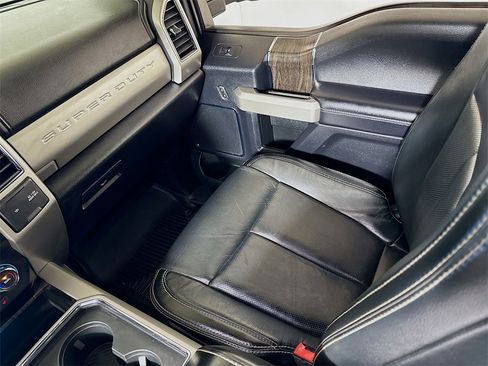 Used 2020 Ford F250 Lariat w/ Chrome Package image 21