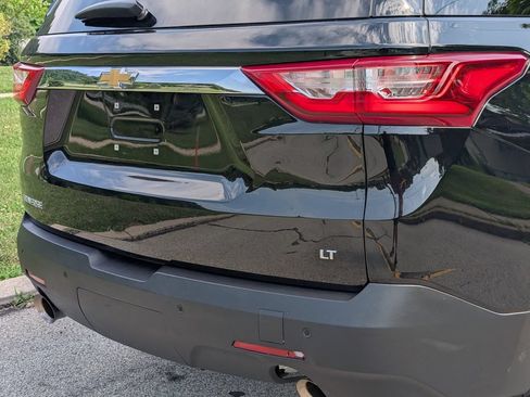 Used 2018 Chevrolet Traverse LT FWD image 25