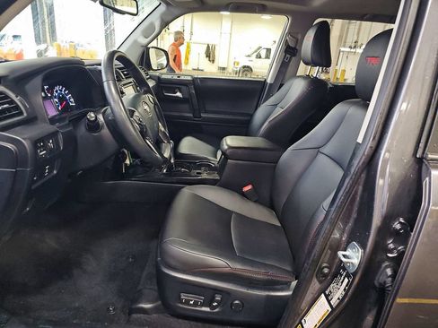 Used 2019 Toyota 4Runner TRD Off-Road Premium AWD/4WD image 11