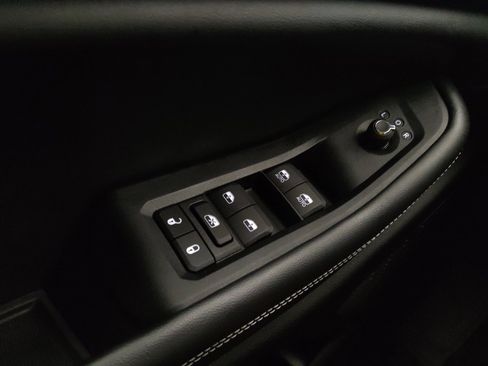 Used 2023 Jeep Grand Cherokee Laredo AWD/4WD image 27