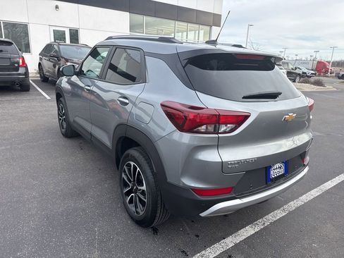 Used 2025 Chevrolet TrailBlazer LT w/ Driver Confidence Package image 5