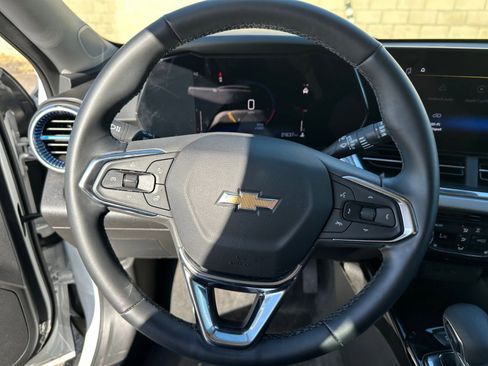Used 2025 Chevrolet Trax LT w/ LT Convenience Package image 27